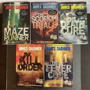 DELACORTE The Maze Runner five book Set